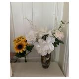 ART GLASS VASE W/ ARTIFICIAL FLOWERS