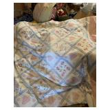 QUEEN HEART MOTIF QUILT