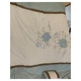 QUEEN COMFORTER AND PILLOW
