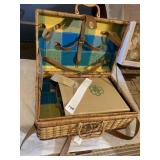 PICNIC BASKET W/ DISH SET NEW