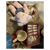 TOTE, HOLIDAY Dï¿½COR, APRON, ETC.