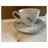 8 CUPS/SAUCERS ROSES