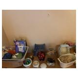HOLIDAY DECORATIONS, BASKETS, ALUM PANS