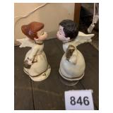 KISSING ANGELS MUSICAL BASKET