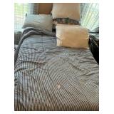 QUEEN REVERSIBLE COMFORTER