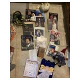 MAGAZINES, SIGN, ANGEL, SANTA