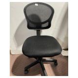 BLACK OFFICE CHAIR 5 WHEELS