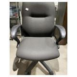 ROLLING OFFICE CHAIR