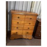 SOLID ROCK MAPLE AND HARDWOOD 4 DRAWER DRESS,