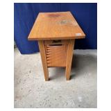 OAK SIDE TABLE W/ DRAWER