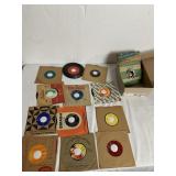 BOX OF 45 RECORDS INCLUDING PERRY COMO, WAYNE