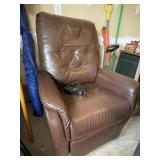 NEW BROWN QUALITY LEATHER LIFT/ RECLINER CHAIR