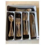SET OF FLATWARE