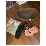 BASKET PILLOW SILK ARRANGEMENT