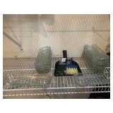 HAND PAINTED CRUMB BRUSH 16 DISHES