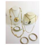 GOLD TONE PENDANT LOCKET NECKLACE GOLD TONE AND