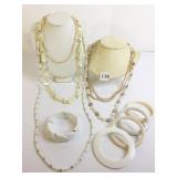 PEARL NECKLACES SHELL NECKLACE WHITE PLASTIC