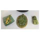 GOLD TONE PENDANT WITH POLISHED STONE POSSIBLY