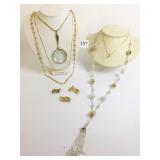 MAGNIFYING GLASS PENDANT NECKLACE GOLD TONE