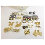 CARDED EARRINGS MARVELLA NAPIER TRIFARI GOLD TONE