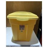 2 RUBBERMAID ROUGH NECK TOTE, 20 GAL