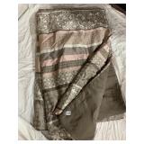 FULL/QUEEN COMFORTER