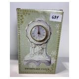 CRACKER BARREL NEW IN BOX SNOWFLAKE CLOCK
