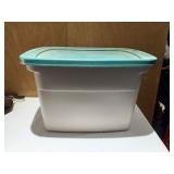 STORAGE TOTE WITH LID