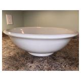 ROYAL ENGLAND WASH BOWL HAS HAIRLINE