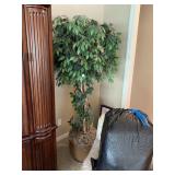 ARTIFICIAL PLANT IN BASKET