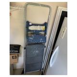 FOLDING LADDER