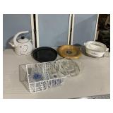 CORNING WARE W/ LID, ELEPHANT TEAPOT, SHREADED