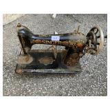 ANTIQUE SINGER SEWING MACHINE