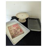 VINTAGE WILTON 2 PC PLASTIC COOKIE/CAKE DISPLAY