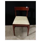SEWING CHAIR WITH SEWING NOTIONS