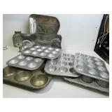 TIN CAR BAKE PAN AND OTHER BAKING PANS