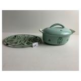 BELGIUM BAKING CASSEROLE AND TRIVET