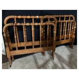 2 TWIN BED FRAMES, VINTAGE JENNY LYNN STYLE, BED