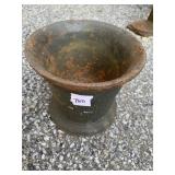 CAST IRON LEAD POT