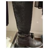 WOMENï¿½S UPSWING SIZE 11 BOOTS