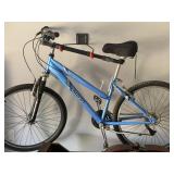 SCHWINN ALUMINUM BIKE HIGH-TIMBER W/ HANGING RACK