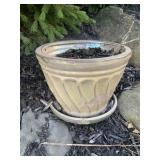 TWO SMALL PLANTERS AND HUMMINGBIRD FEEDER