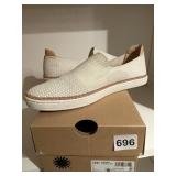 WHITE UGG SHOES SZ 9
