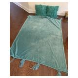 LIME GREEN SOFT BLANKET W/ ACCENT AND 2 SOFT