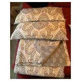 KING SIZE REVERSIBLE BED SPREAD WITH 2 KING SIZE
