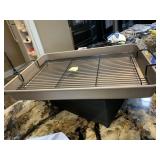 NO STICK ROASTING TRAY W/ LIFT OUT LOOKS NEW