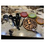 TRIVET, SERVING PIECES JOIE FOOD