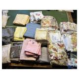 LARGE AMOUNT OF BED LINENS