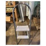 ALUMINUM STEP LADDER