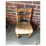 CHILD SIZE WOOD CHAIR
